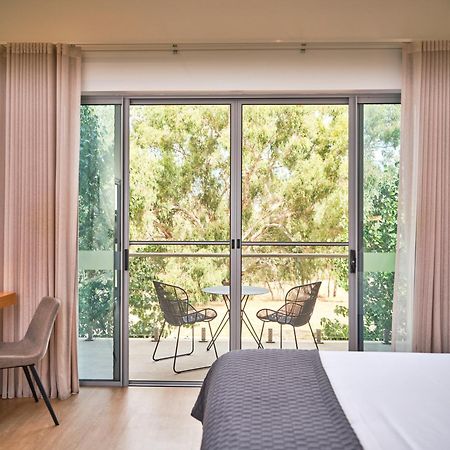 曼顿殖民地酒店 West Swan 外观 照片 A room at the hotel