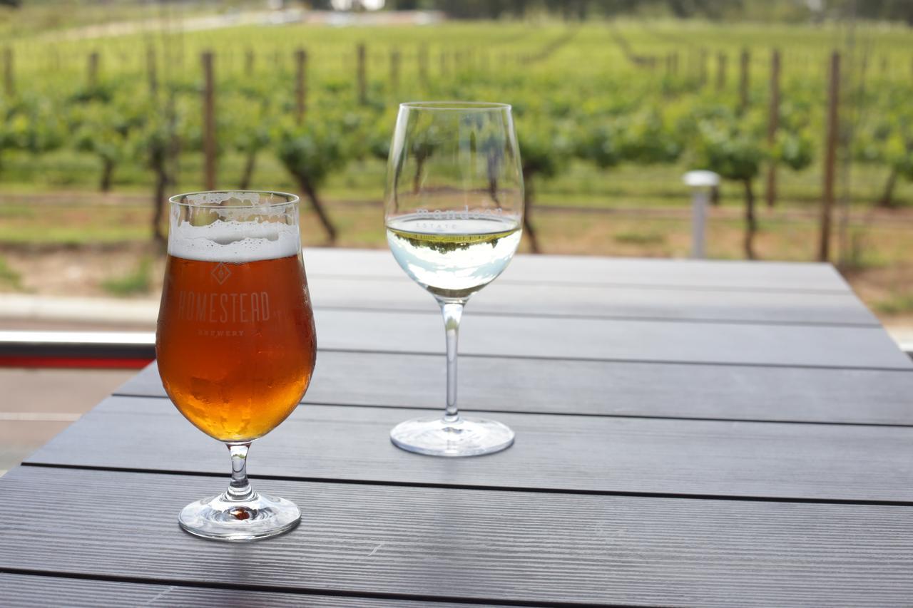曼顿殖民地酒店 West Swan 外观 照片 Beer and wine