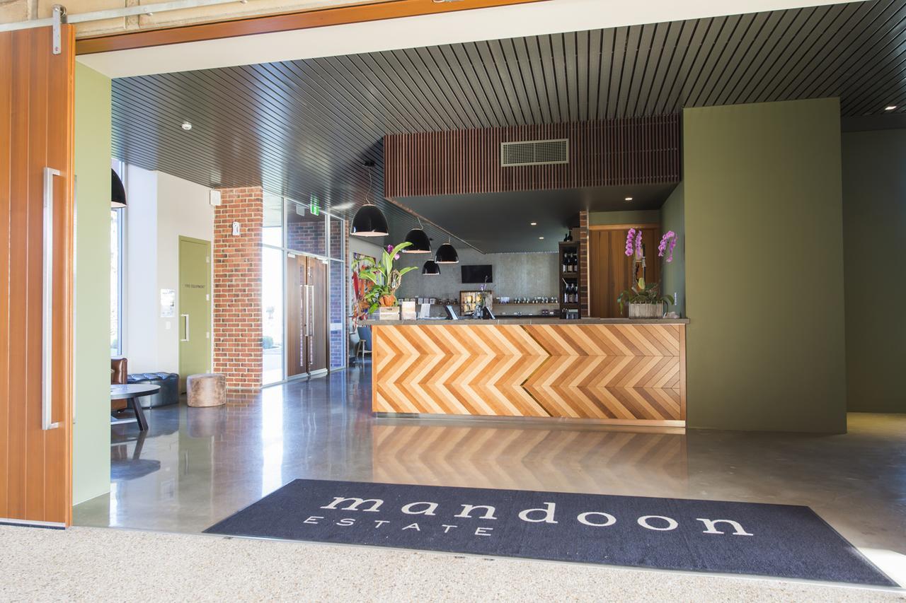 曼顿殖民地酒店 West Swan 外观 照片 The reception area at the Mandoon Estate