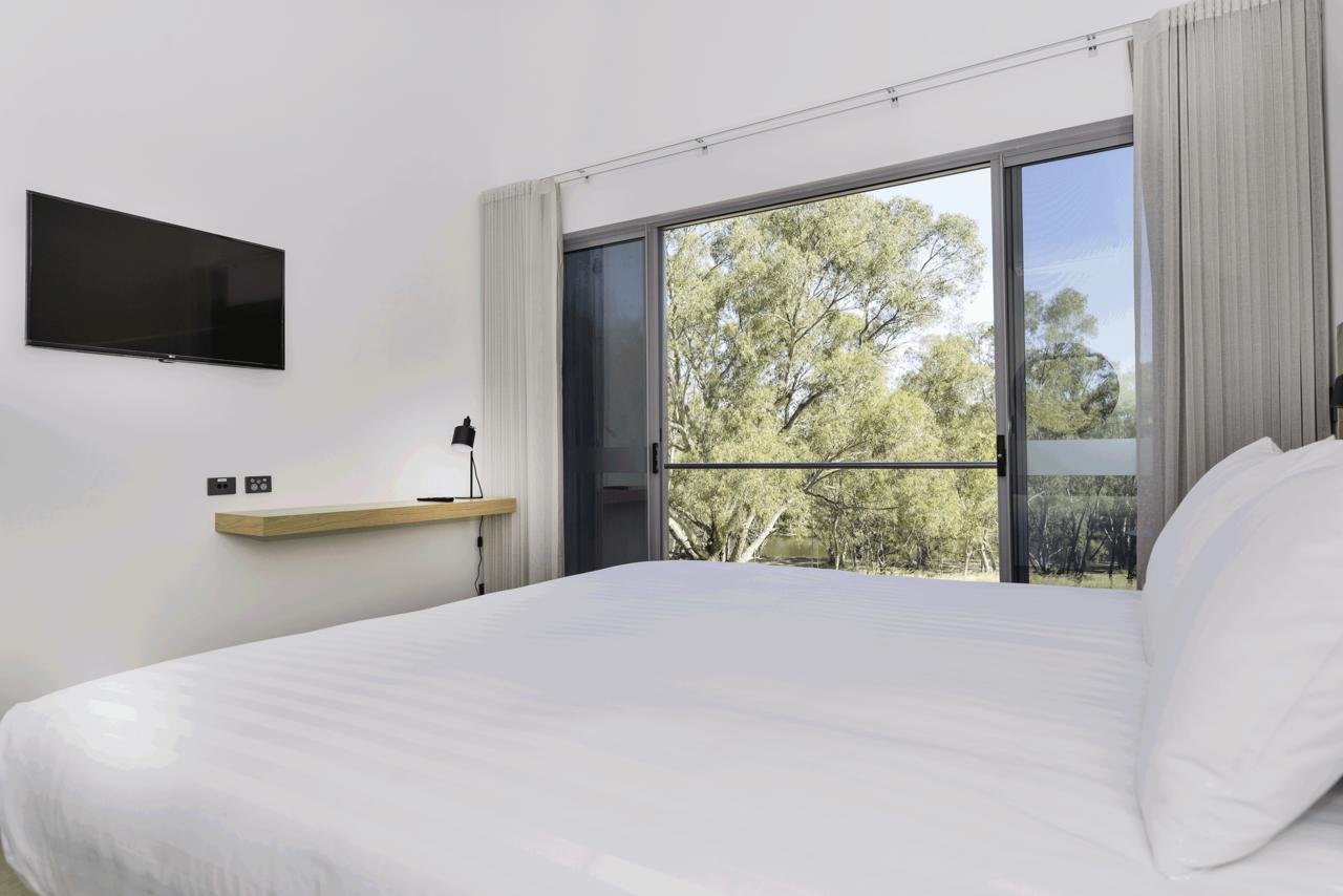 曼顿殖民地酒店 West Swan 外观 照片 A bedroom at the hotel